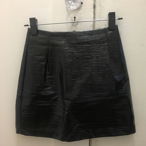 Patent PU leather mini skirt - Picture 1 of 3
